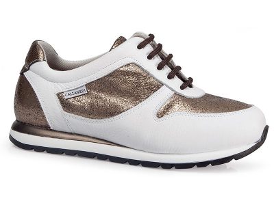 Calzado deportivo cordones oro